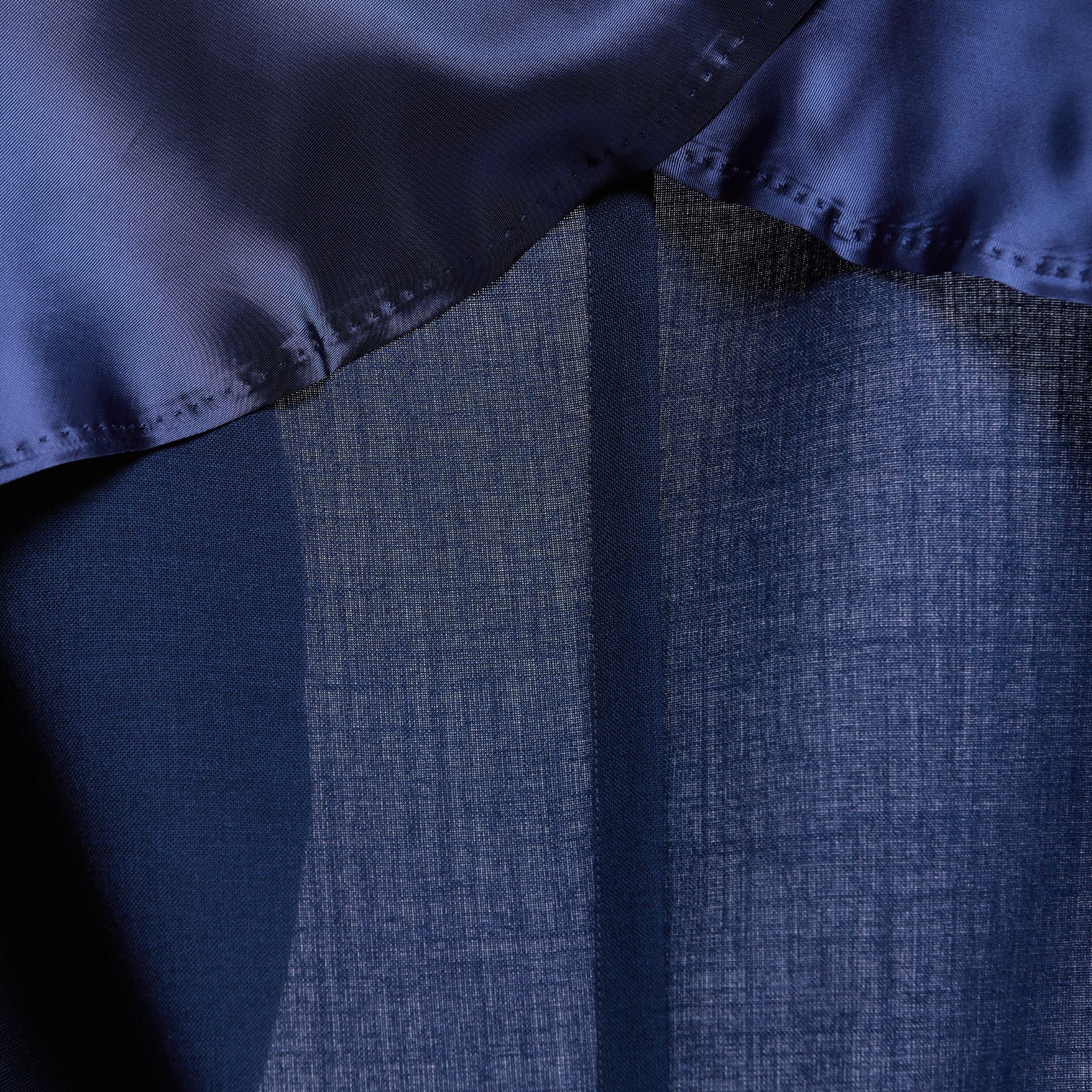 Wrinkle-free suit in Tonik wool®, half lined