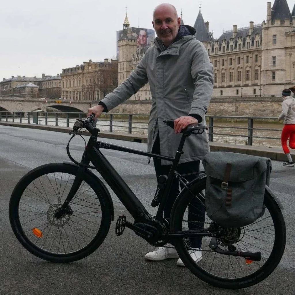 Liège : Ils tentent de briser le cadenas d'un vélo électrique à coups de  pied - La DH/Les Sports+